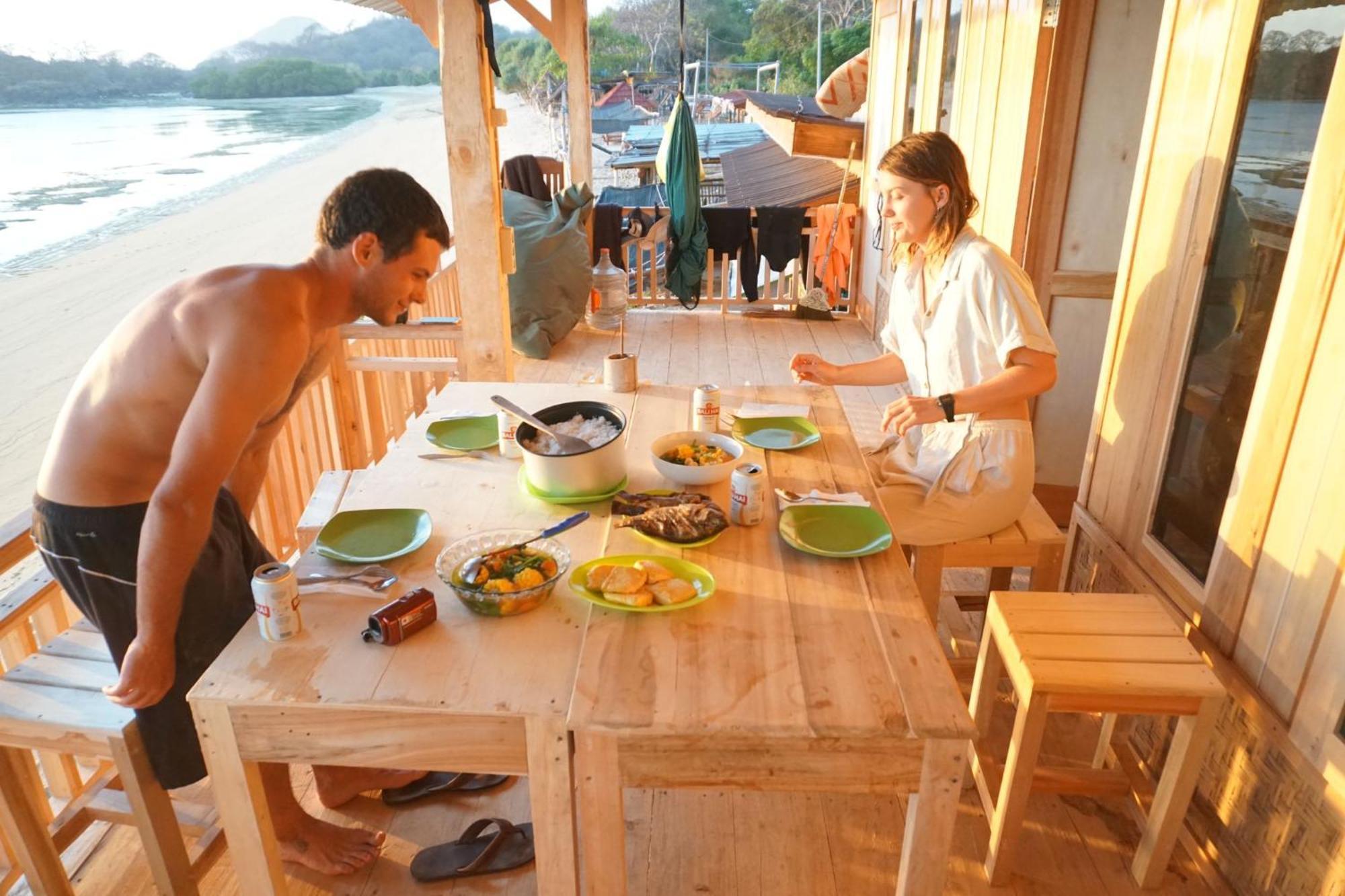 Boneputeh Homestay Taliwang Habitación foto